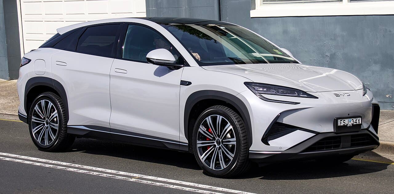 BYD Sealion 7 Excellence AWD electric SUV exterior, front three-quarter view.