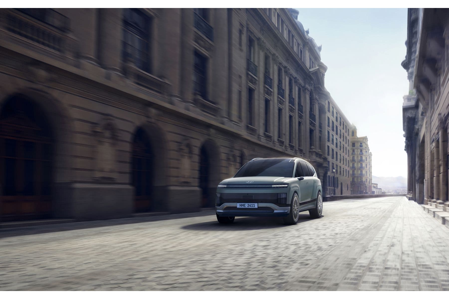 Hyundai IONIQ 9 Long Range RWD electric SUV exterior, front three-quarter view.