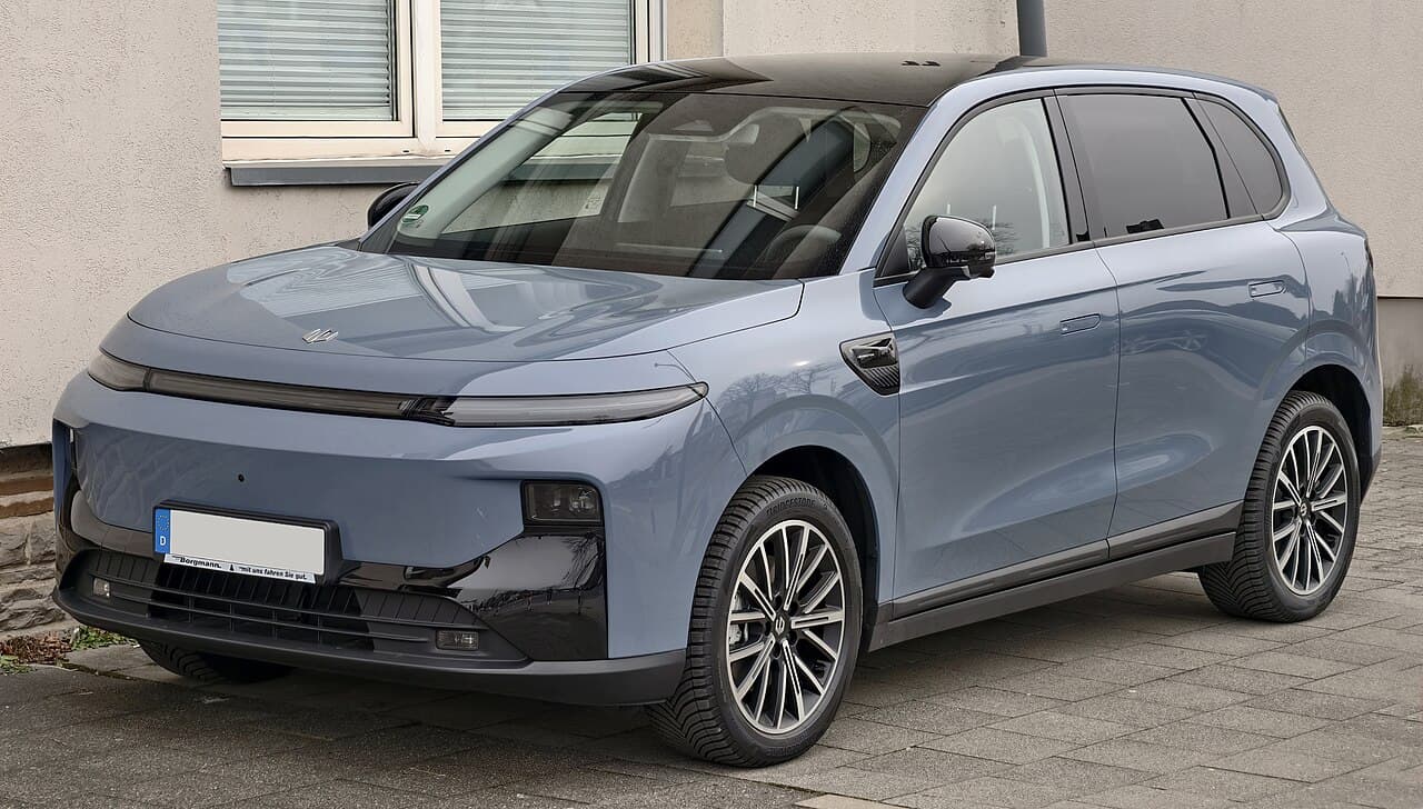Leapmotor B10 67.1 kWh electric SUV exterior, front three-quarter view.