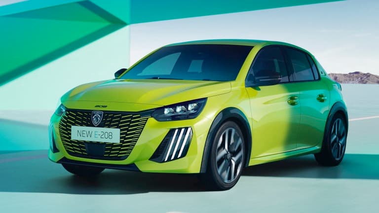 Peugeot e-208 54 kWh electric hatchback exterior, front three-quarter view.